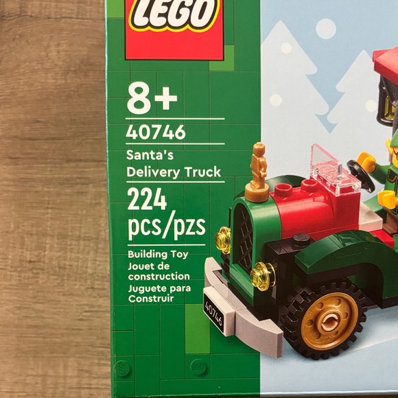 Santa New  Festive Santa\'s Delivery Truck Set